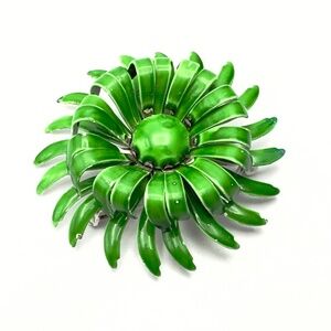 💚 Green Gleamer— Authentic 1960s Flower Power Enamel Brooch 2 1/4" — EUC